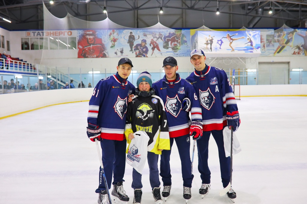 Мальчик с пакетом.jpg