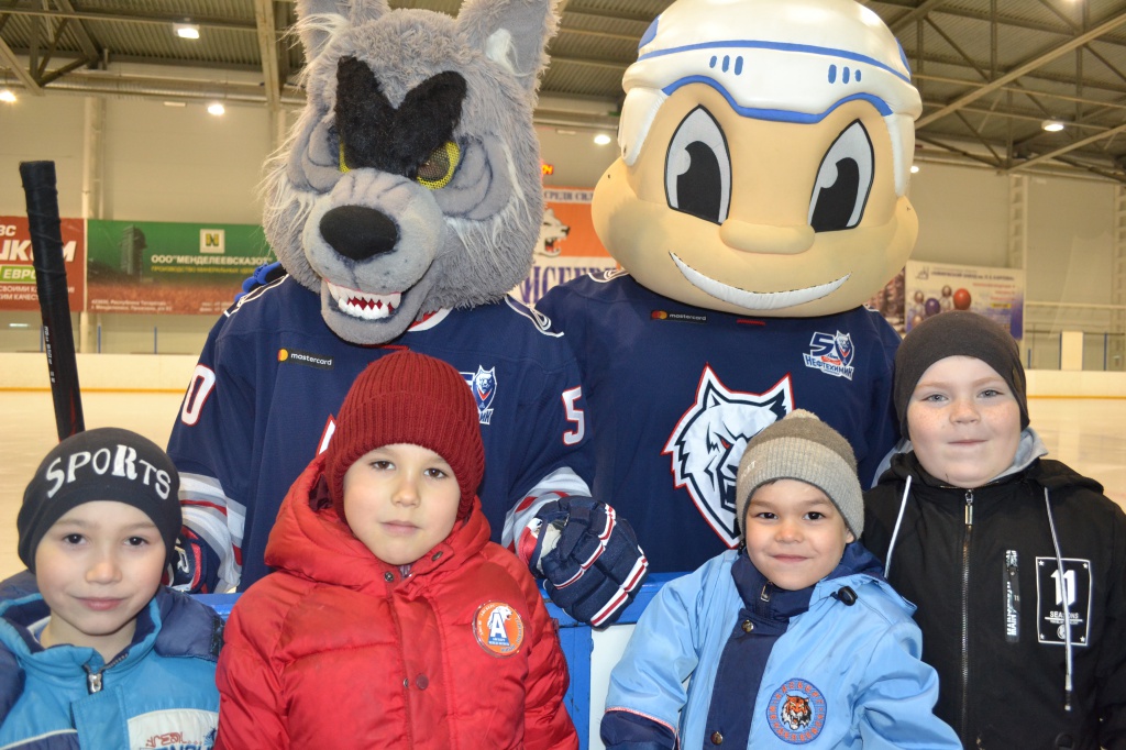 Волк, Каучонок и дети.JPG