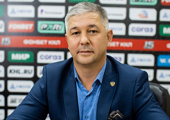 What is the secret of Neftekhimik Hockey School success?