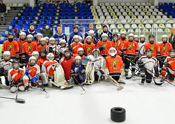 NEFTEKHIMIK HELD A MASTER CLASS FOR YOUNG HOCKEY PLAYERS IN ZAINSK