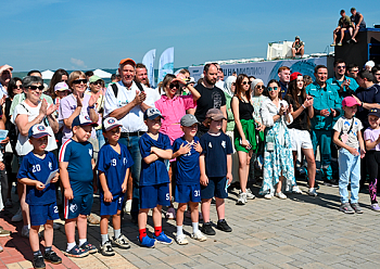 Young players from the Neftekhimik Hockey School participated in the release of sterlet fry into the Kama River Young players from the Neftekhimik Hockey School participated in the release of sterlet fry into the Kama River