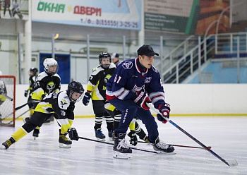 Мастер-класс и «матч Звезд» от хоккеистов «Нефтехимика»