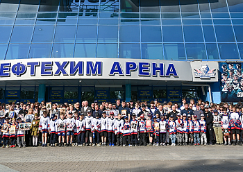 Memory that unites: the Neftekhimik celebrated Victory Day with a rally