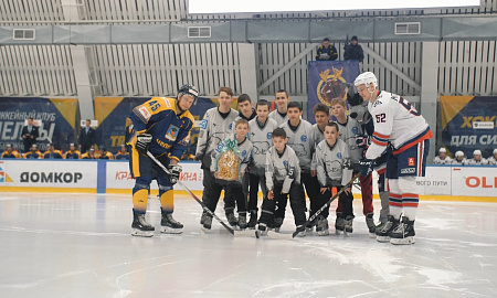 Сюжет о дружеском матче ХК "Челны" - "Нефтехимик"