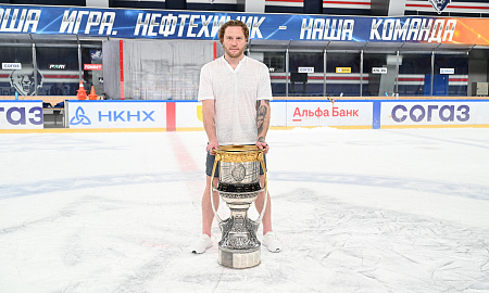 Андрей Сергеев привез Кубок Гагарина