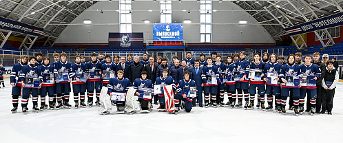 The graduation ceremony brought together all the students of the Neftekhimik Hockey School