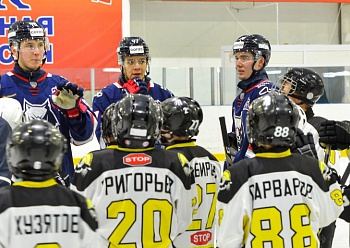 Игроки «Нефтехимика» провели мастер-класс в Мензелинске