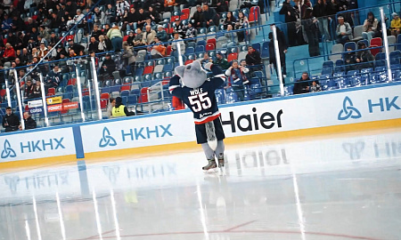 Атмосферное видео матча "Нефтехимик" - "Амур" Атмосферное видео матча "Нефтехимик" - "Амур"