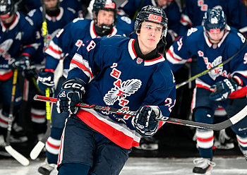 Илья Васильев: «Хочу сказать спасибо родителям. Эту шайбу я посвящаю им» Илья Васильев: «Хочу сказать спасибо родителям. Эту шайбу я посвящаю им»