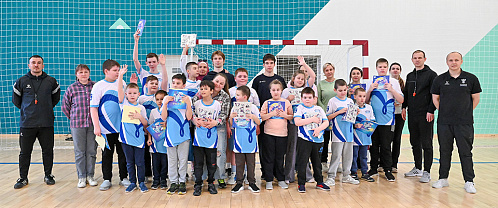 Hockey players visited young football players with special needs