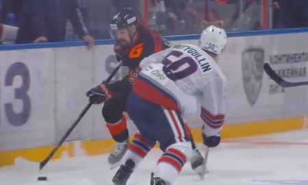 Хит Мотыгуллина возглавил рейтинг силовых приемов второй игровой недели КХЛ