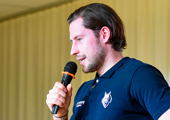 Урок КХЛ с Лукашем Клоком