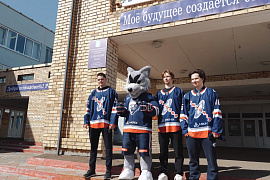 Урок хоккея МХЛ в гимназии №32