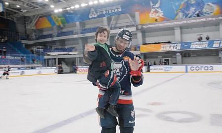 Галимовы на хоккее Галимовы на хоккее