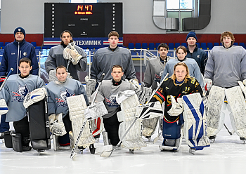 Neftekhimik goaltenders held a master class at the Neftekhimik Hockey School Neftekhimik goaltenders held a master class at the Neftekhimik Hockey School